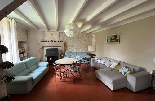 Brossac House | Holiday Home 'Maison De Vacances Avec Piscine' with Private Pool, Private Terrace and Wi-Fi