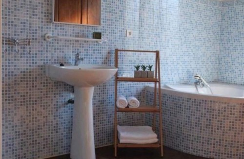Brossac House | Holiday Home 'Maison De Vacances Avec Piscine' with Private Pool, Private Terrace and Wi-Fi