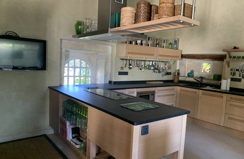 Trois-Palis House | Holiday Home 'Maison Angoulême' with Private Terrace, Private Garden and Wi-Fi
