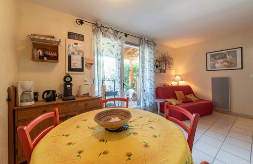Le Barcares House | Holiday Home 'Marina' with Shared Terrace and Private Garden