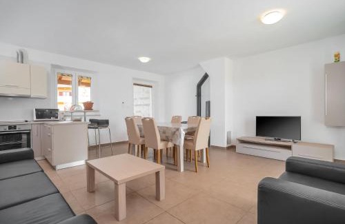 Bratulici House | Holiday Home Mario 2 by Interhome