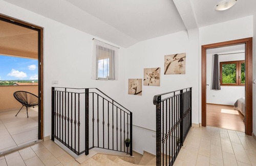 Zbandaj House | Holiday Home Mlačić Three Bedroom Holiday HomePool