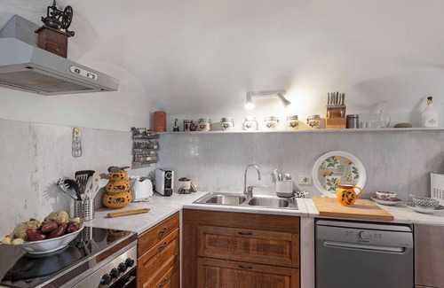 Imperia House | Holiday Home 'Montegrazie' with Sea View, Private Terrace and Wi-Fi