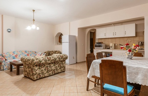 Kapparia House | Holiday Home 'Moraki Apartment 1 Andros' with Private Terrace, Shared Garden and Wi-Fi