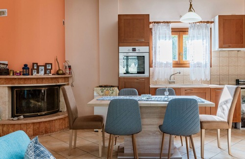 Kapparia House | Holiday Home 'Moraki Apartment 2 Andros' with Private Terrace, Wi-Fi and Air Conditioning