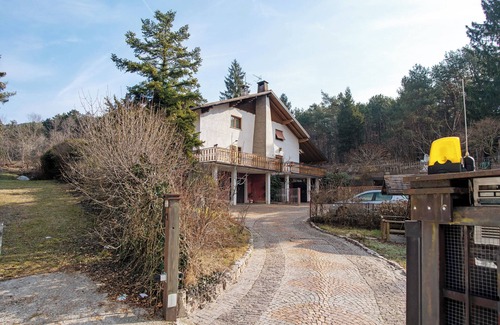 Terlago House | Holiday Home 'Moser' with Mountain View, Private Terrace and Wi-Fi