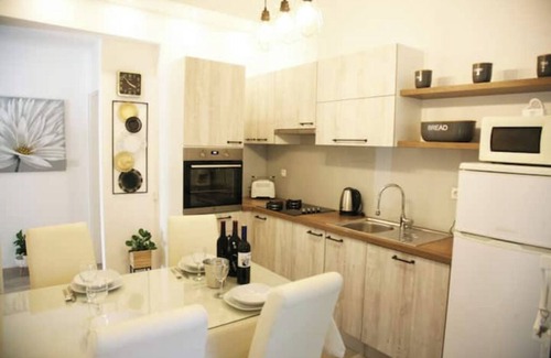 Mravince House | Holiday home Olives Garden
