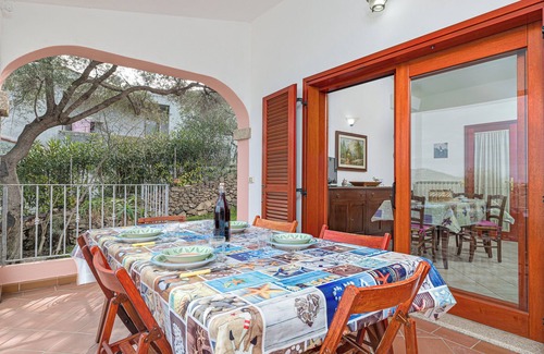 Buddittogliu Straulas House | Holiday Home 'Piano Primo Lu Carrulu' with Mountain View, Private Terrace and Air Conditioning