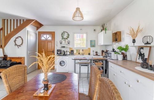 Villes-sur-Auzon House | Holiday Home 'Rayonnante Maison Mont Ventoux' with Private Garden