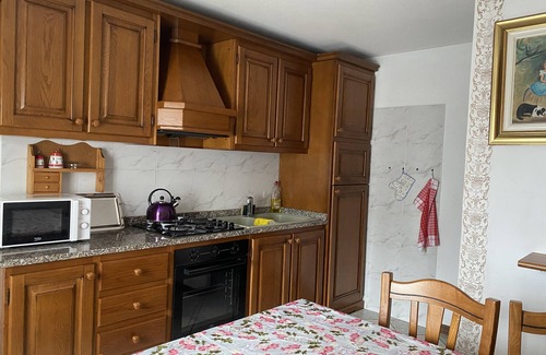 Albettone House | Holiday Home 'Rustico del Vigneto' with Mountain View, Garden & Wi-Fi