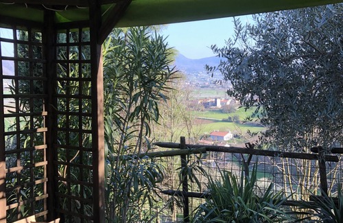 Albettone House | Holiday Home 'Rustico del Vigneto' with Mountain View, Garden & Wi-Fi