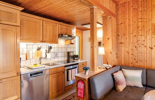 Helmarshausen House | Holiday Home 'Steinbrecher' with Mountain View, Private Terrace and Wi-Fi
