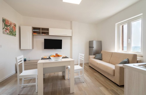Municipio 1 House | Holiday Home 'Suite N12 - Luxury Apartment' with Sea View, Wi-Fi and Air Conditioning