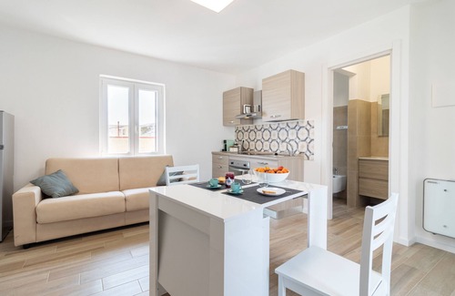 Municipio 1 House | Holiday Home 'Suite N12 - Luxury Apartment' with Sea View, Wi-Fi and Air Conditioning