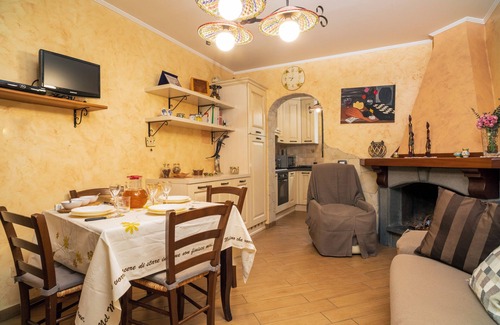 Bronte House | Holiday Home 'Teleferica' with Mountain View, Wi-Fi and Air Conditioning