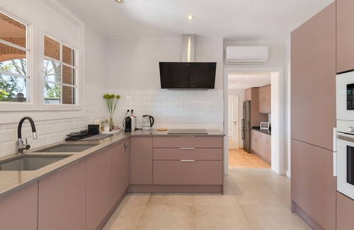 Pacs del Penedes House | Holiday Home 'Vineyard Vista Retreat - Casa Rural' with Vineyard View and Air Conditioning