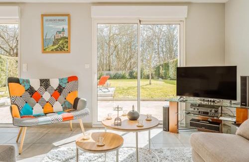 Saint-Briac-sur-Mer House | Holiday Home Villa des neuf plages by Interhome