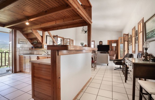 Zacharo House | Holiday Home 'Villa Sugar Town' with Sea View, Wi-Fi and Air Conditioning