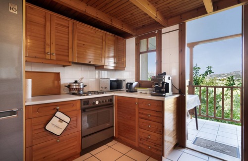 Zacharo House | Holiday Home 'Villa Sugar Town' with Sea View, Wi-Fi and Air Conditioning