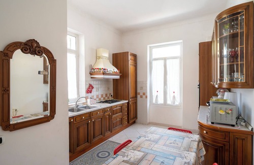 Bordighera House | Holiday Home 'Villa Verde - 300m From Sea' with Private Garden, Wi-Fi and Air Conditioning