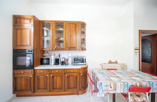 Bordighera House | Holiday Home 'Villa Verde - 300m From Sea' with Private Garden, Wi-Fi and Air Conditioning
