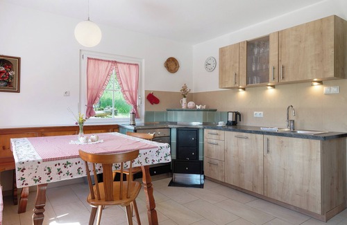 Nova Ponente House | Holiday Home 'Waldchalet Ödenhof' with Mountain View, Private Garden and Wi-Fi
