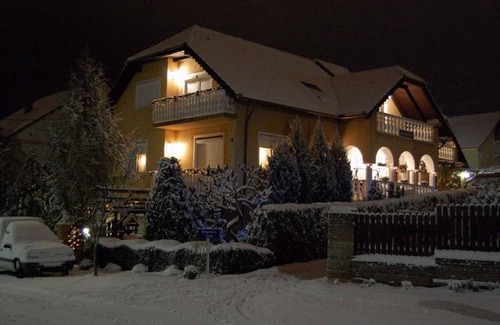 Heviz House | Holiday home with balcony and air conditioning