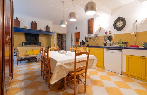 Marsillargues House | Holiday Home with Private Pool, Private Terrace and Wi-Fi