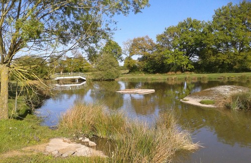 Fenery House | Holiday home with lake and grounds for families and groups.