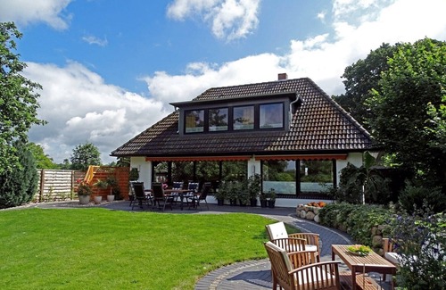 Satrup House | Holiday home with large garden and terrace for up to 5 persons