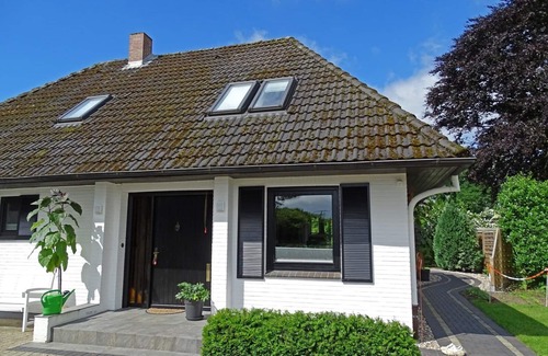 Satrup House | Holiday home with large garden and terrace for up to 5 persons