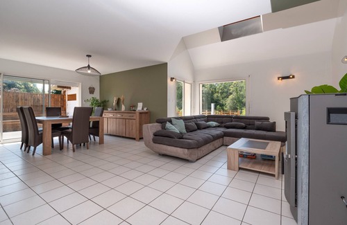 Kervignac House | Holiday Home with Private Pool, Private Terrace and Wi-Fi