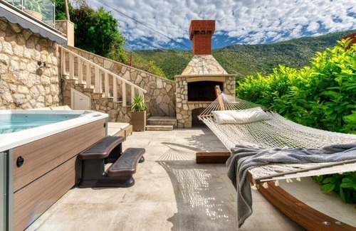 Zaton House | Holiday Home with Private heated Pool, Sea view & Basketball Court