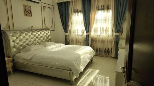 Old Airport House | Holiday Homes