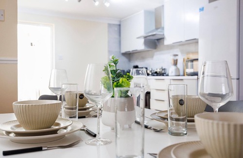 Selhurst House | Holiday house Croydon for 1 - 6 persons with 2 bedrooms - Row house