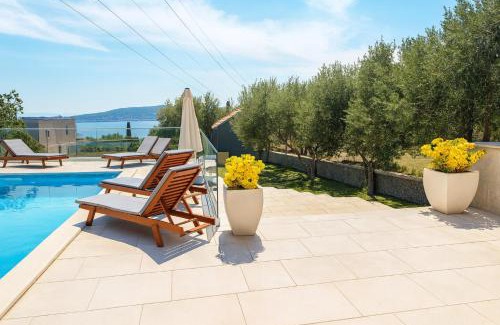 Kastel Sucurac House | Holiday house Doris with pool, garden and view