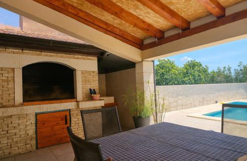 Kastel Sucurac House | Holiday house Doris with pool, garden and view