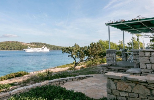 Cove Makarac (Milna) House | Holiday house Gornje Selo for 1 - 7 persons with 4 bedrooms - Holiday house