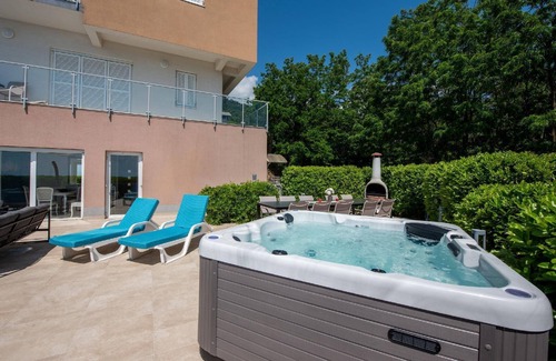 Icici House | Holiday house Ičići for 1 - 10 persons with 5 bedrooms - Holiday home