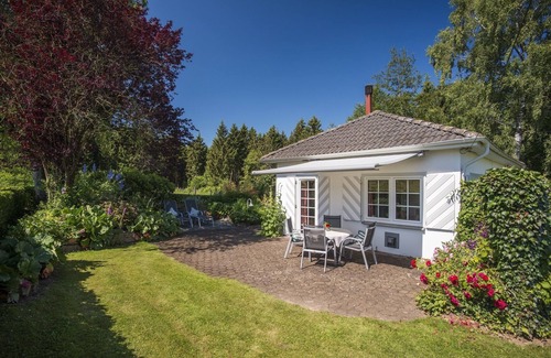 Nuttlar House | Holiday house in a secluded location with large garden surrounded by meadows and forest