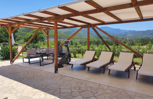 Trnbusi House | Holiday House Mila for family vacation by the river and the sea.