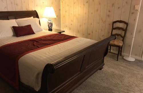 Hillsdale Hotel | Holiday House Motel