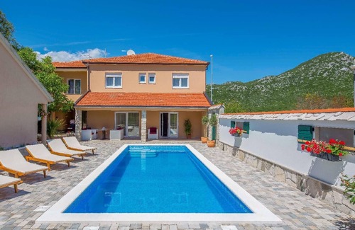 Vrgorac House | Holiday house Vrgorac for 1 - 8 persons with 4 bedrooms - Holiday home