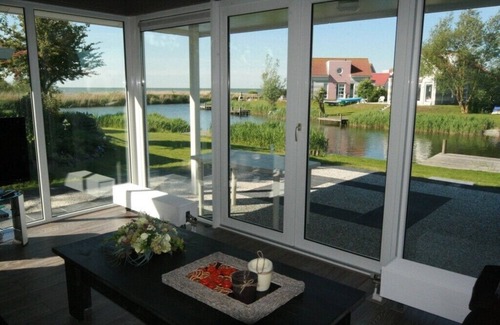 Makkum House | Holiday house with jetty, internet, digital TV, sauna