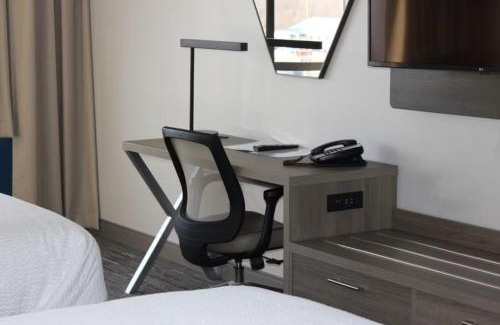 Carbondale Hotel | Holiday Inn Carbondale - Conference Center by IHG