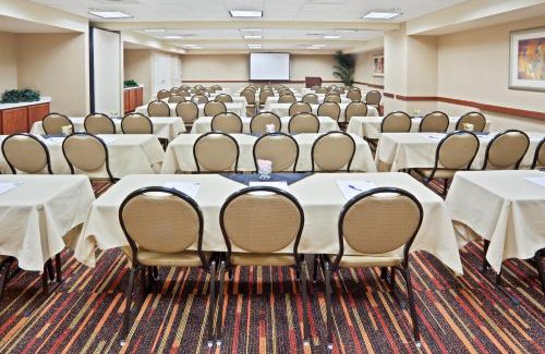 Sumner Hotel | Holiday Inn Express and Suites Sumner by IHG