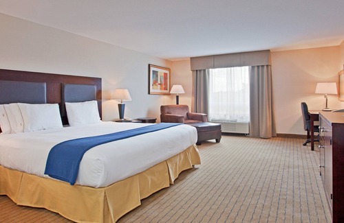 Swift Current Hotel | Holiday Inn Express Hotel & Suites SWIFT CURRENT by IHG