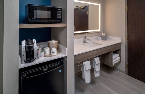 Tad Hotel | Holiday Inn Express Charleston-Kanawha City by IHG