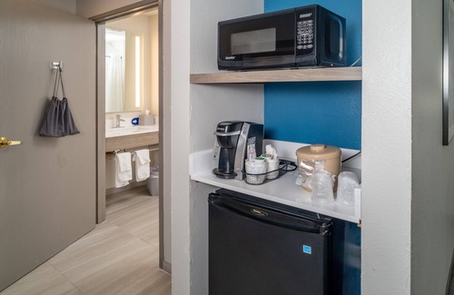 Tad Hotel | Holiday Inn Express Charleston-Kanawha City by IHG
