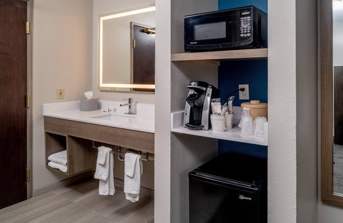 Tad Hotel | Holiday Inn Express Charleston-Kanawha City by IHG